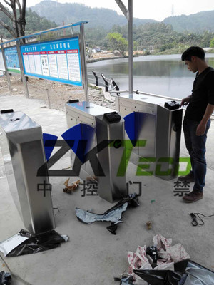 中控門(mén)禁公司在天河區(qū)安裝指紋翼閘、輥閘